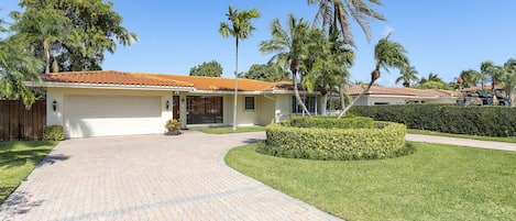 U-shaped driveway in front of the modern home