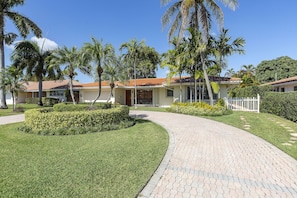 Alternate view of the front of the home on a beautiful Florida day