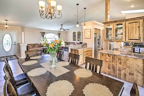 Dining Area | Kitchen