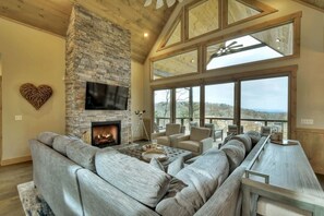 The beautiful 4 Dancing Bears cabin
