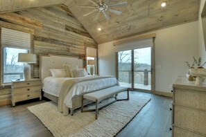 The beautiful 4 Dancing Bears cabin
