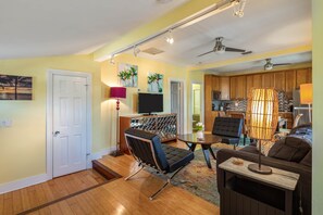 Living/Kitchen Space (4)