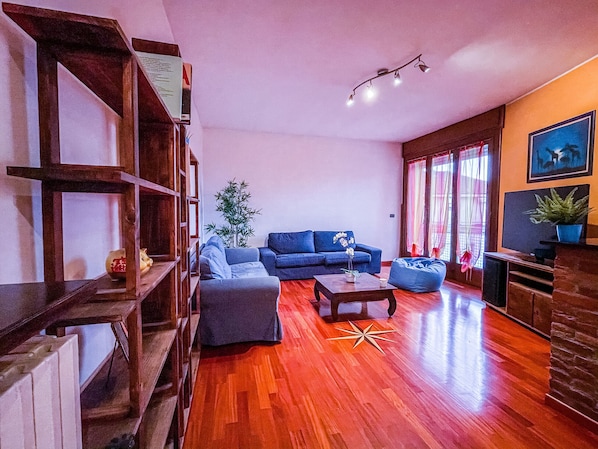 Living Room MYHOUSE INN RACCONIGI Solo Affitti Brevi