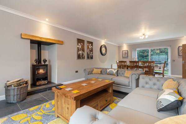 Large Luxury House, Log Burner, Central Location