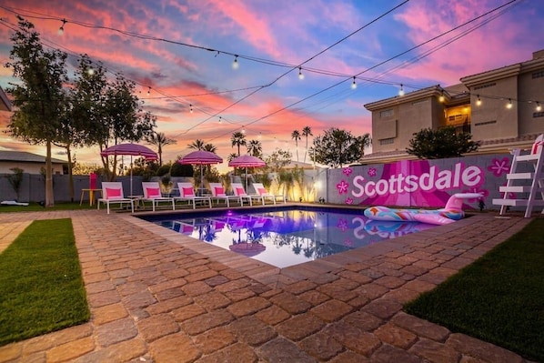 Calling all ScottsDOLLs! Welcome to Dreamhouse – Scottsdale’s hottest luxury rental where every girl’s dream comes true!
