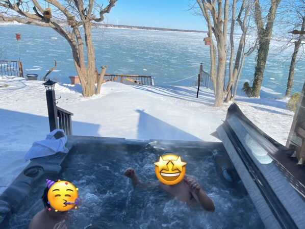 Outdoor spa tub
