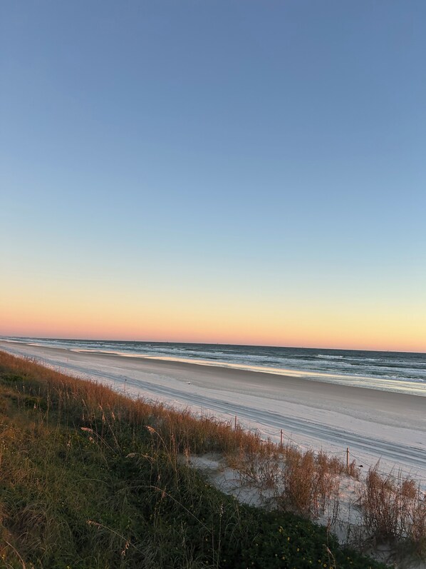 Oceanfront 3 bed stunner!