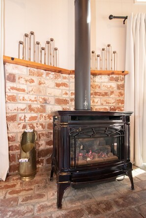 Gas fireplace