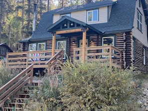 Honey Bear Creek Lodge