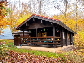 Plante, Ciel, Arbre, Bois, Paysage Naturel, Jaune, Chalet, Ombre, Bâtiment, Loisir