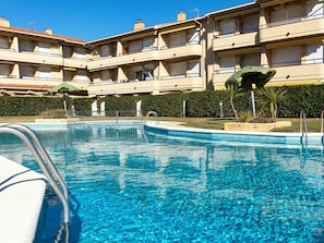 Water, Plant, Building, Swimming Pool, Sky, Blue, Azure, Window, Tree, Shade