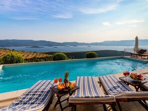 Cloud, Water, Sky, Table, Furniture, Property, Blue, Seaside Resort, Swimming Pool, Outdoor Furniture