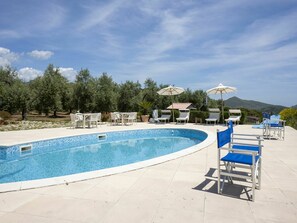 Wasser, Himmel, Wolke, Schwimmbad, Gartenmöbel, Schatten, Gewässer, Baum, Rechteck, Freizeit