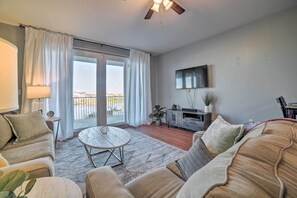 Living Room | Free WiFi | Central A/C
