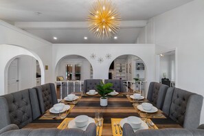 Formal Dining for Amazing Family Meals
