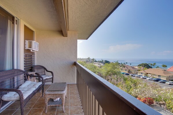 Kailua-Kona Vacation Rental | 2BR | 1.5BA | 1,017 Sq Ft | Stairs Required