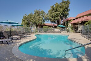 Community Amenities | Outdoor Pool | Key Provided