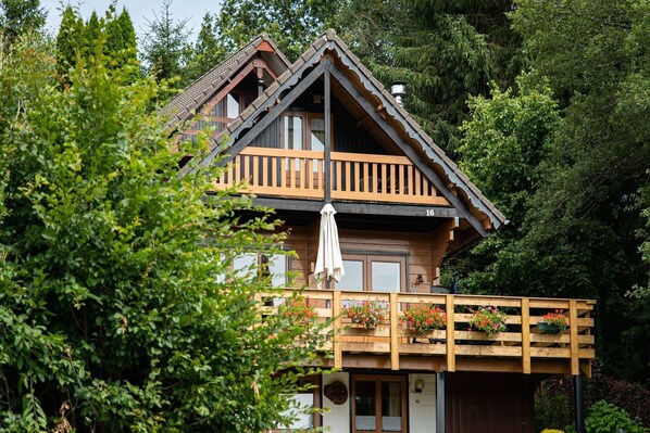 Außenseite Ferienhaus [Sommer]