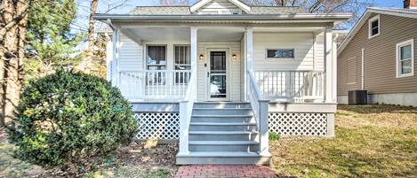 Staunton Vacation Rental | 2BR | 1BA | 1,100 Sq Ft | Steps Required