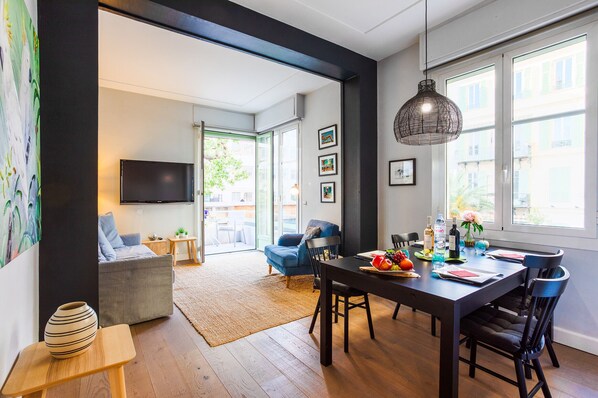 Living room, lunchroom