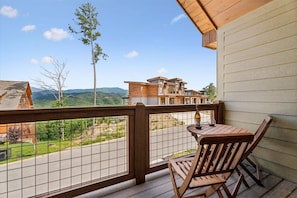 Great Smoky Mountains Cabin Rentals | Pigeon Forge Cabin Rentals | Gatlinburg Cabin Rentals | family-friendly cabin rental | cabin with mountain views