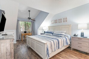 Master Bedroom - King Bed - Master bedroom with a king size bed.