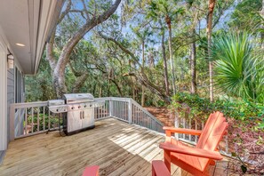 Open Air Deck with Grill