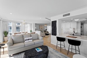 Beachside Towers II 4243 Living Room Alt