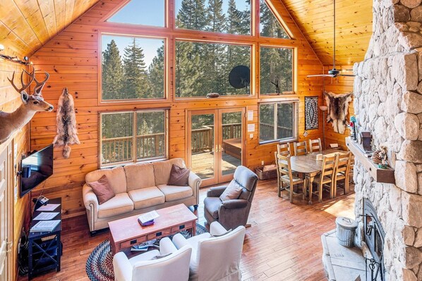 Building, Hardwood, Flooring, Indoors, Living Room
