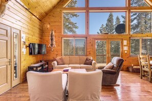 Hardwood, Home Decor, Furniture, Living Room, Indoors