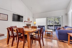 Flooring, Hardwood, Chair, Furniture, Floor