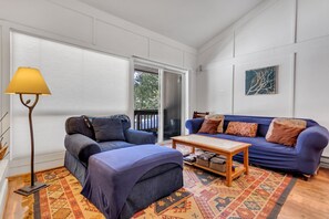 Living Room, Room, Indoors, Couch, Furniture