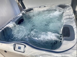 6 person hot tub. New as of Jan 2022