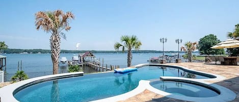 Gorgeous pool and spa overlooking the main channel.