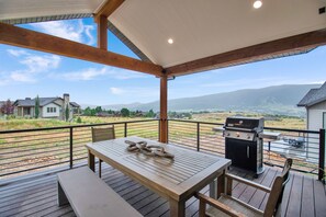 Upstairs Deck 