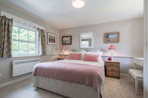 Orchard Cottage Double Bedroom - StayCotswold