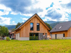 Außenseite Ferienhaus [Sommer]