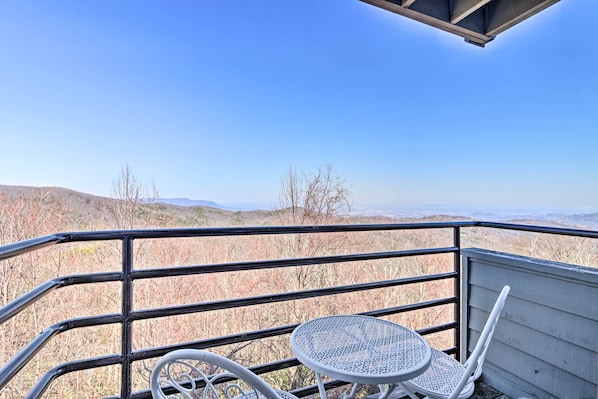 Gatlinburg Vacation Rental | 2BR | 2BA | Stairs Required | 796 Sq Ft