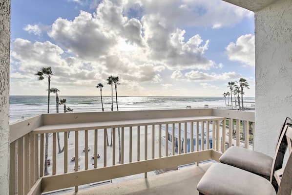 Oceanside Vacation Rental | 2BR | 2BA | 1,040 Sq Ft | Stairs Required for Entry