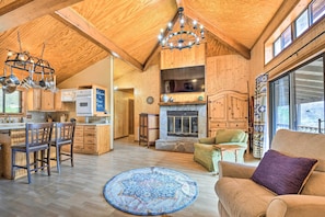 Living Room | Smart TV | Fireplace