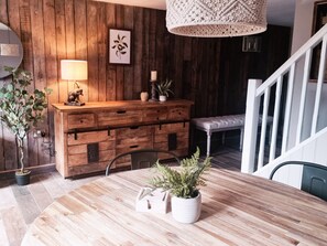 Dining room...
