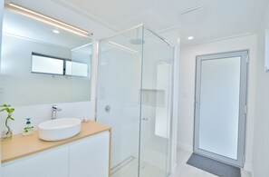 Bathroom - Kalbarri Visions - Kalbarri Accommodation Service