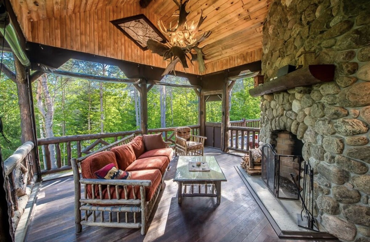 Cozy & Luxurious Adirondack Home to create many Lake Placid memories!