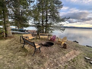 Fire pit with seating