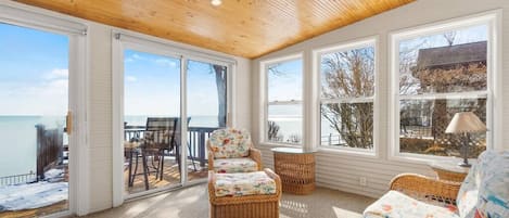 3 season Room w/lake views