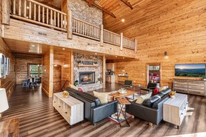 Great room with TV & gas fireplace, so cozy!