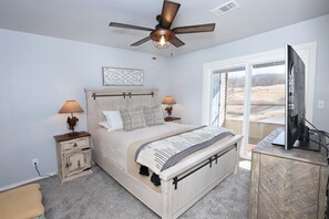 Master Bedroom Queen bed