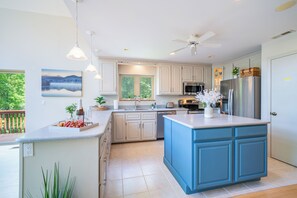 Fully Stocked Kitchen with everything needed for everyday or large holiday meals
