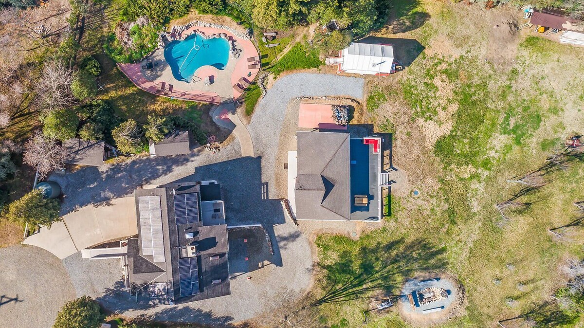 Charming 3-4 BR home with pool, river access & sweeping grounds