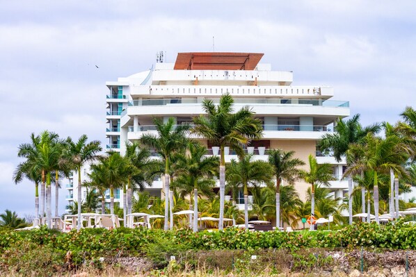 Presidential tower Punta, closest to the beach